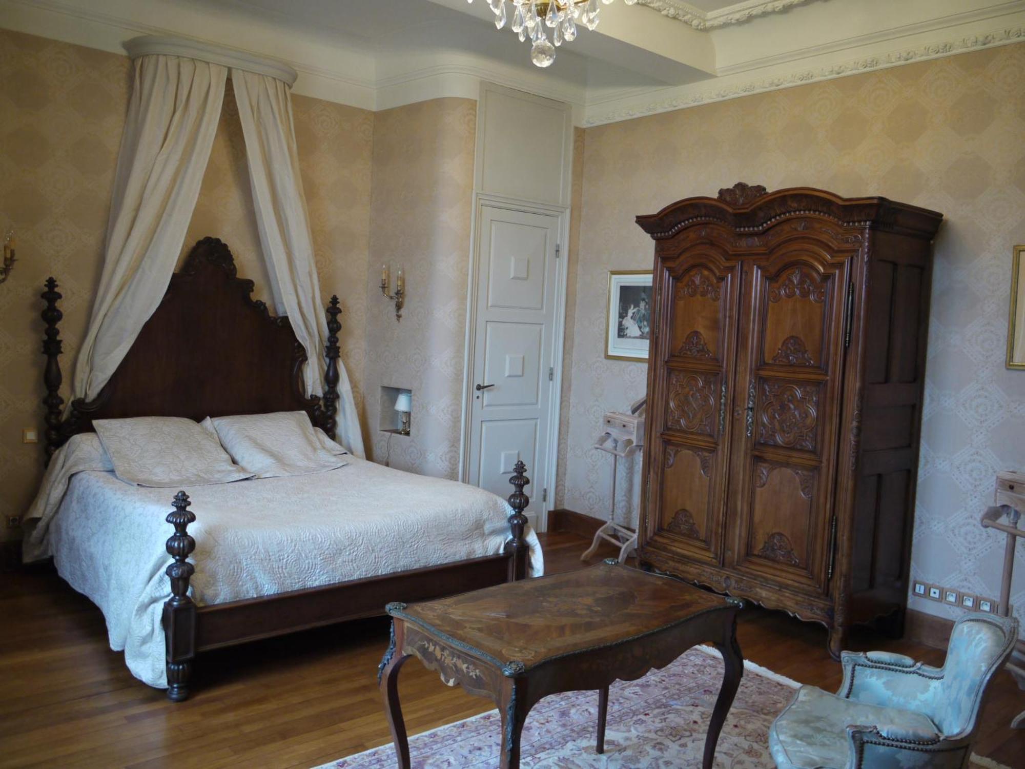 Chateau De Courseulles Стая снимка
