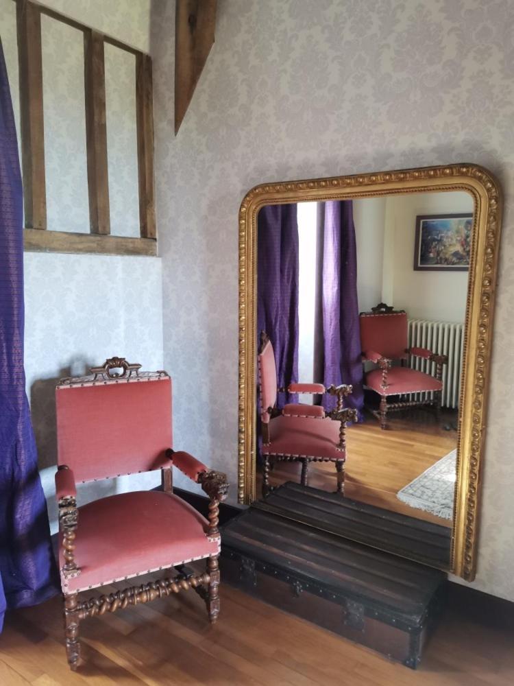 Chateau De Courseulles Стая снимка