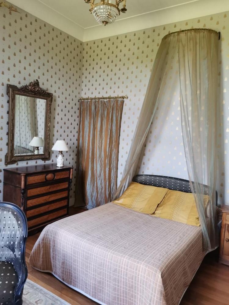 Chateau De Courseulles Стая снимка
